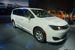 Chrysler-Pacifica-Hybrid-_2019IV