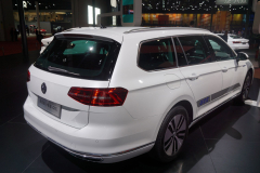 Volkswagen-Variant-GTE-_2019IV-