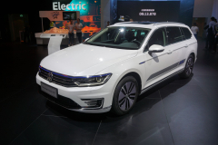 Volkswagen-Variant-GTE-_2019IV