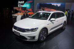 Volkswagen-Variant-GTE-_2019IV_